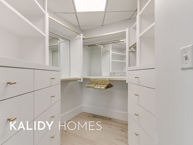 Building Photo - 5900 Mosteller Dr