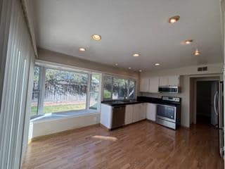 Building Photo - 493 Waskow Dr