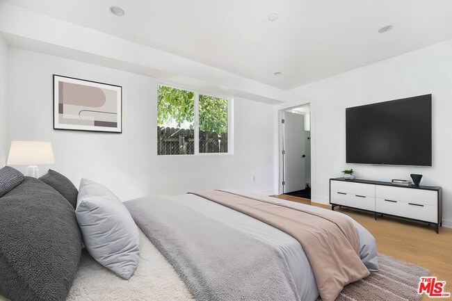 Building Photo - 1200 W 38th St