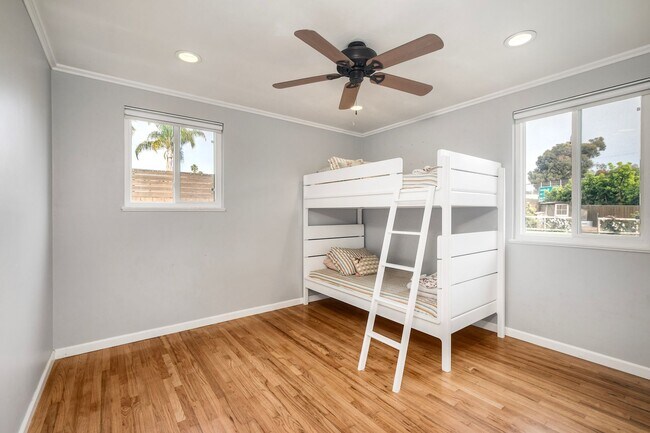 Building Photo - 3Bed/1Bath Charming Home in South Oceanside~ Moreno