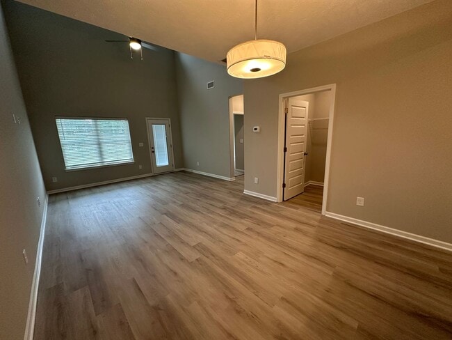 Building Photo - Brand New Townhome In Shelbyville - MOVE IN SPECIAL!!