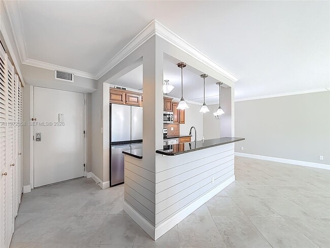 Building Photo - 1350 River Reach Dr