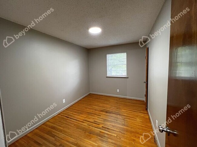 Building Photo - Beautiful and Modern 3 BD 1 BA with 1,196 ...