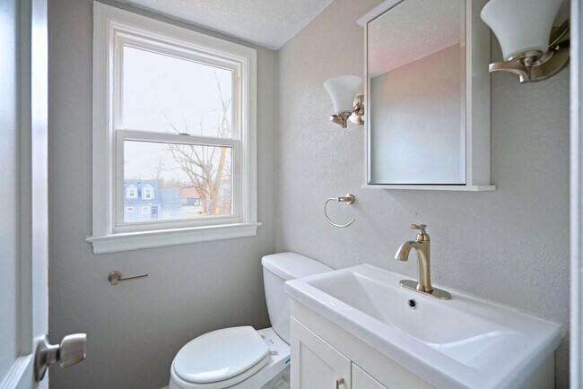 Building Photo - 1203 E 80th St