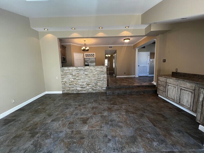 Building Photo - 204 Woodside Ave