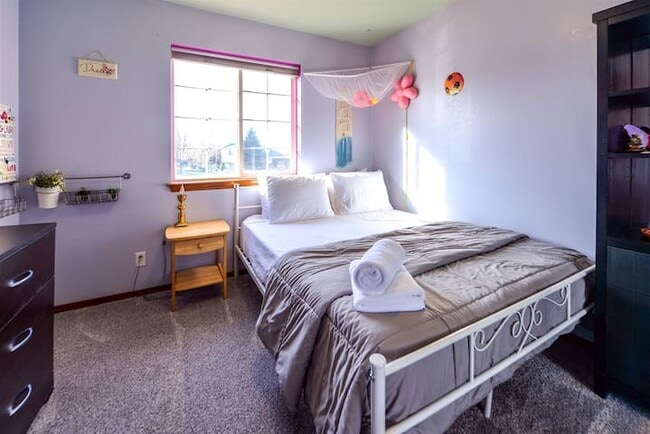 Building Photo - 3880 Graphite Ct