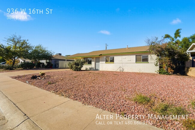 Building Photo - 936 W 16th St