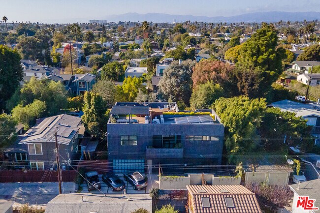 Building Photo - 746 Marco Pl