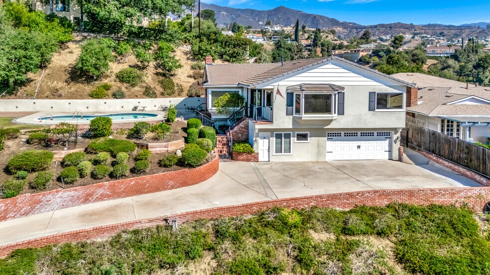 Building Photo - 909 Cavanagh Rd