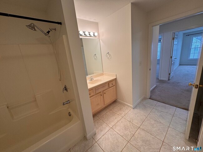 Building Photo - 128 Meridian St