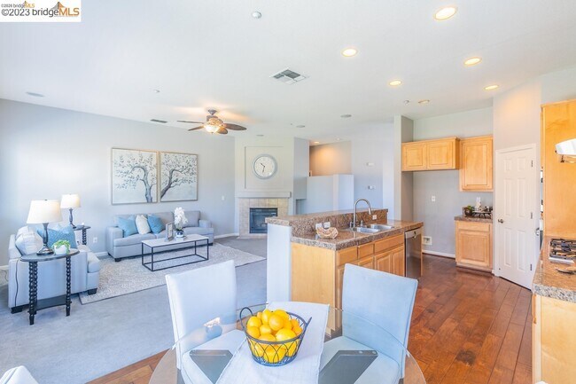 Building Photo - 1055 Meadow Brook Dr
