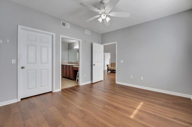 Building Photo - 2801 Chancellorsville Dr