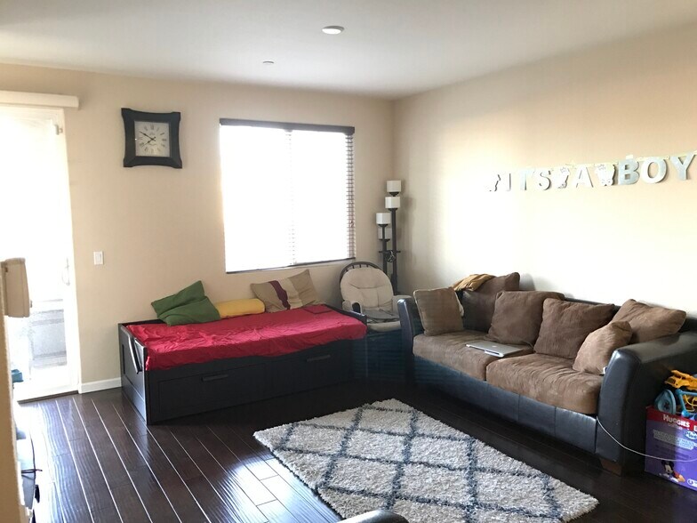 Building Photo - 5936 Via Lugano