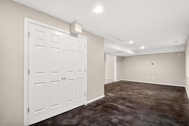 Building Photo - 2017 Capital Dr