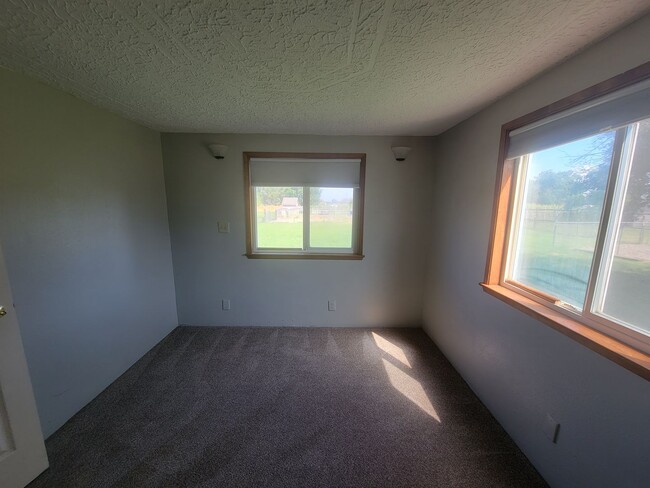Building Photo - Horse Property with land in Finley/Kennewick