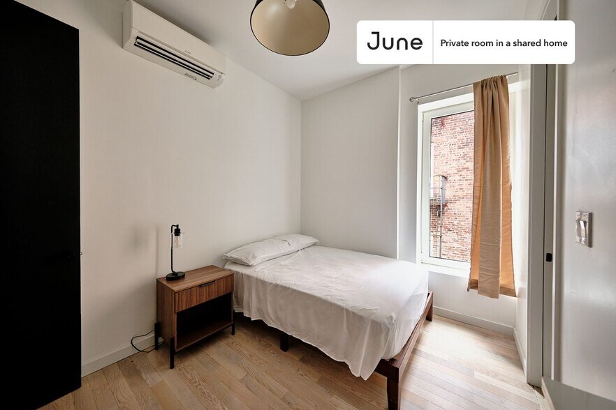 Primary Photo - Private bedroom in 4 bed/4 bath Home