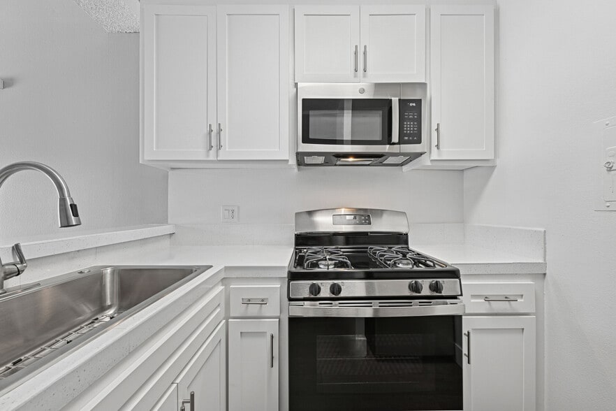 Building Photo - Cambridge On Devonshire