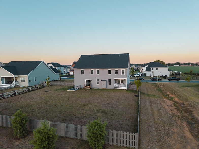 Building Photo - 244 Vis Gln Rd