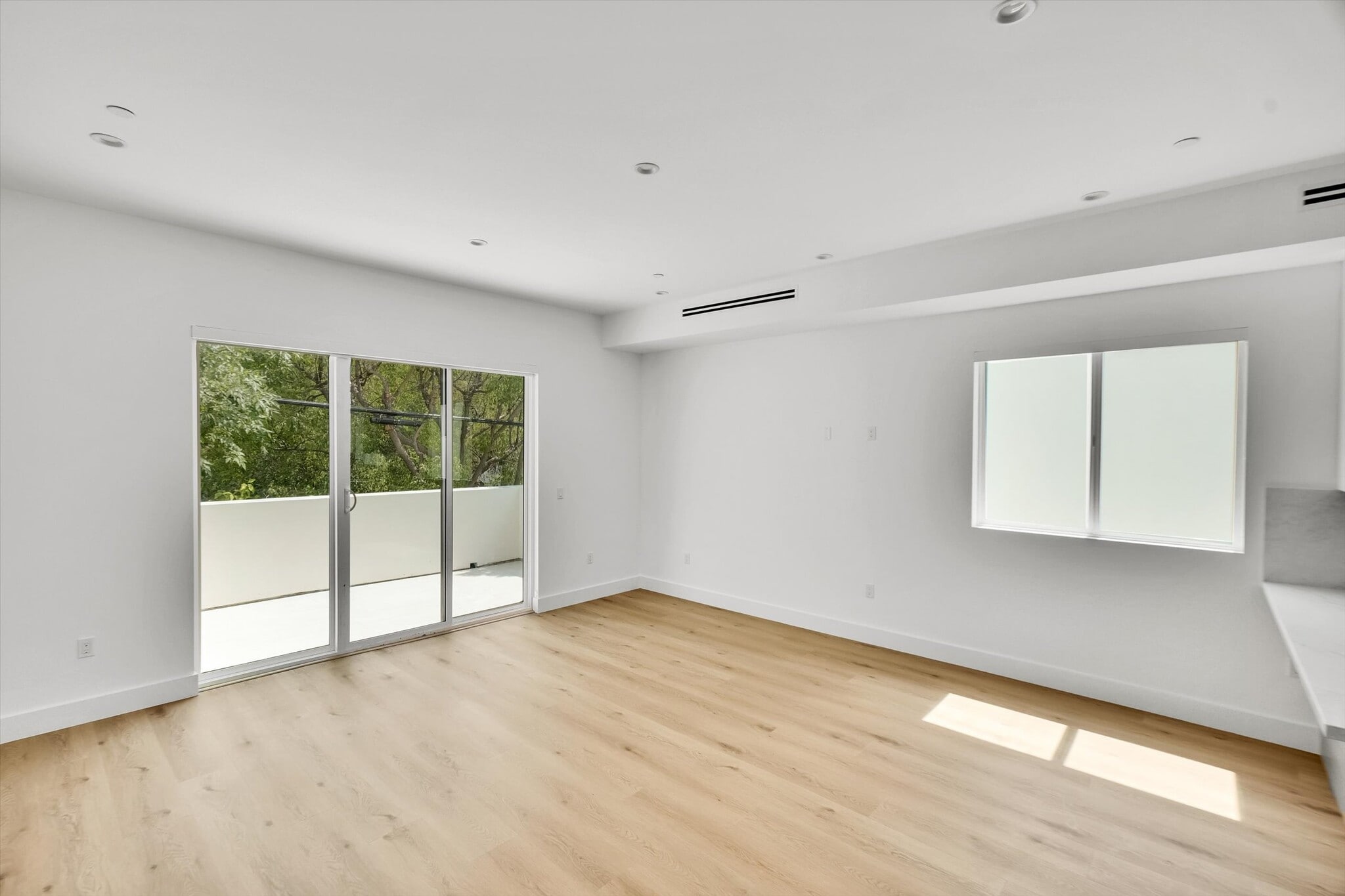 Building Photo - 5024 Cahuenga Blvd