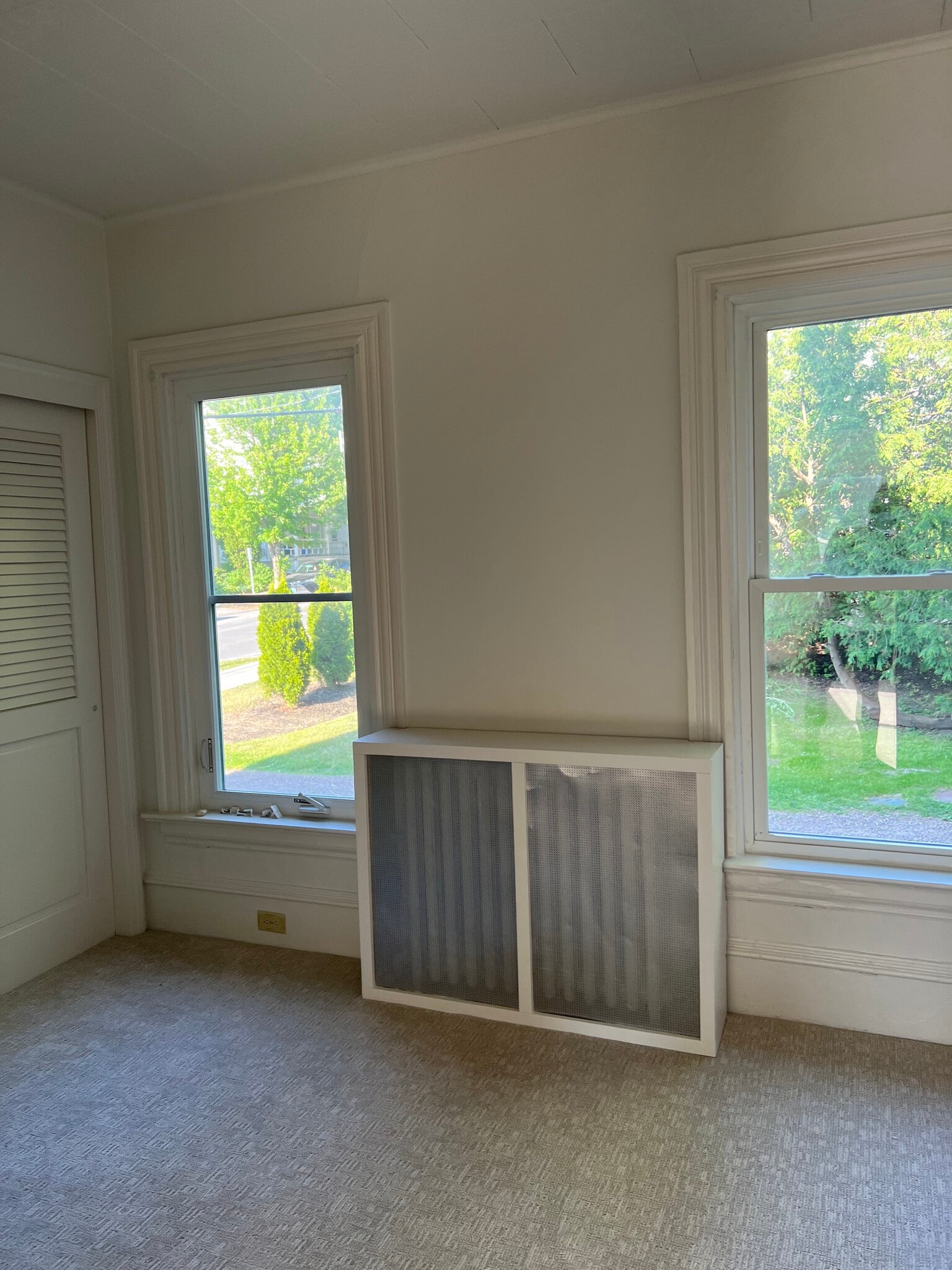 Great light in this bedroom. - 401 North St