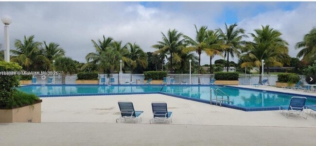 Building Photo - 14501 N Kendall Dr