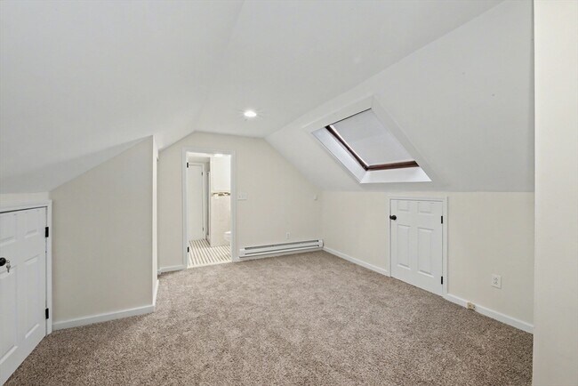 Building Photo - 7 Moraine St