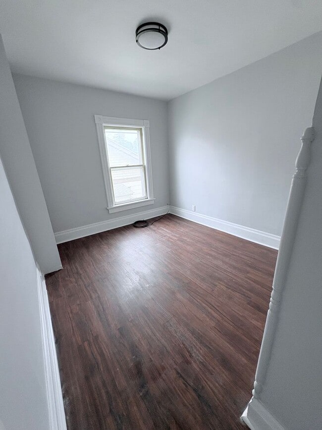 Building Photo - 409 Healy Ave