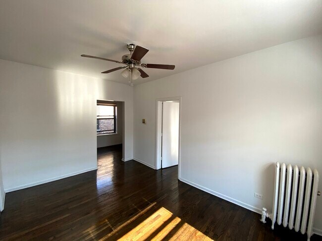 Building Photo - 931 W Sunnyside Ave
