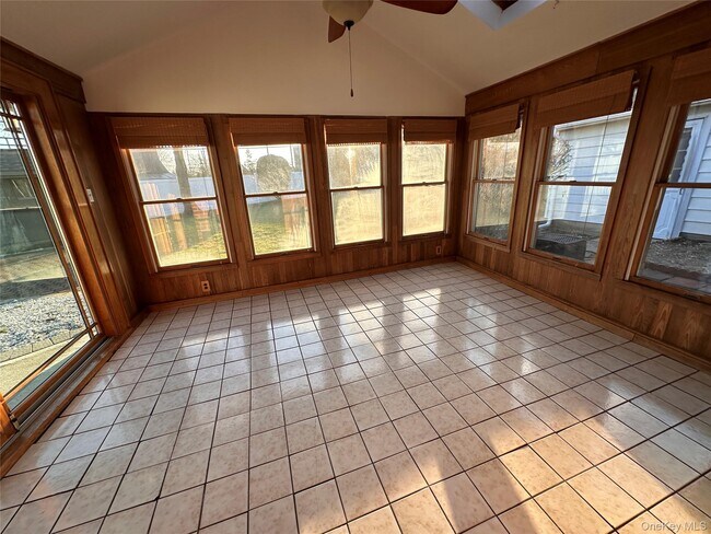 Building Photo - 2480 Fir Ct