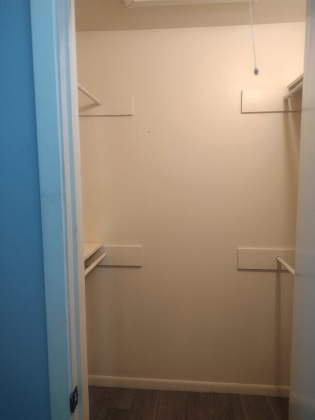 Building Photo - 529 Broad St