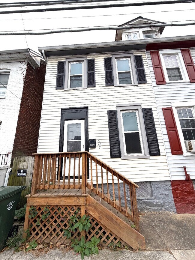 Building Photo - 607 Salem Ave