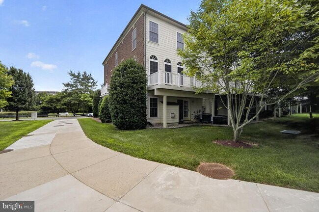 Building Photo - 30 Sharpstead Ln