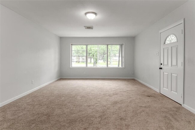 Building Photo - 302 Shoreacres Blvd
