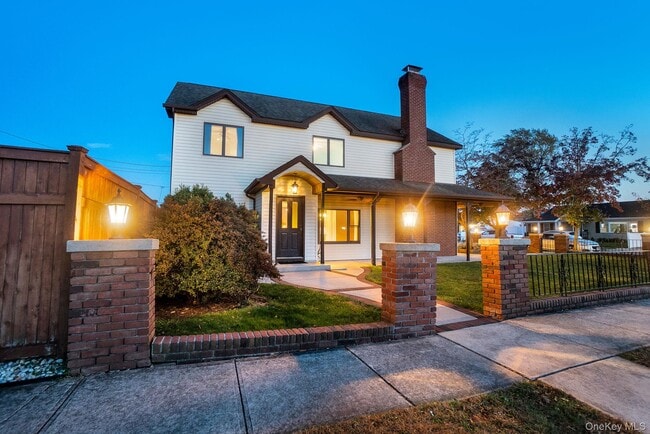 Building Photo - 8 Pearl St