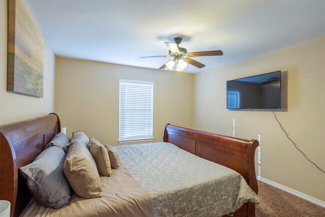 Building Photo - 731 Dominik Dr