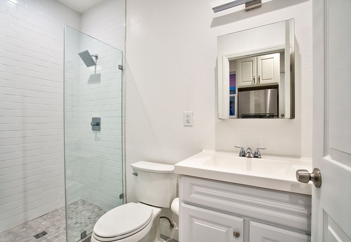 Building Photo - 1351 Eastshore Dr