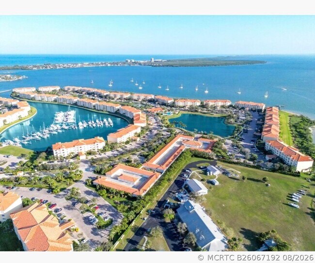 Building Photo - 6 Harbour Isle Dr E