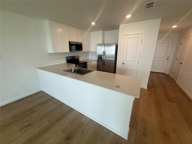 Building Photo - 1562 Plank Pl