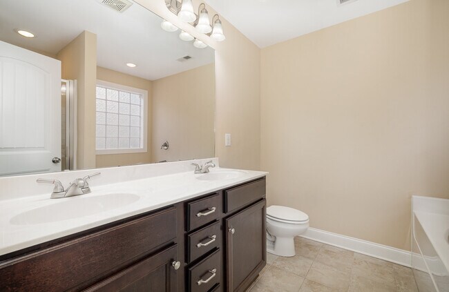 Building Photo - 201 Phillips Ridge Ln