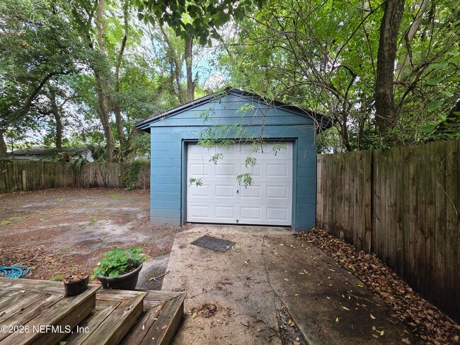 Building Photo - 3353 Dellwood Ave