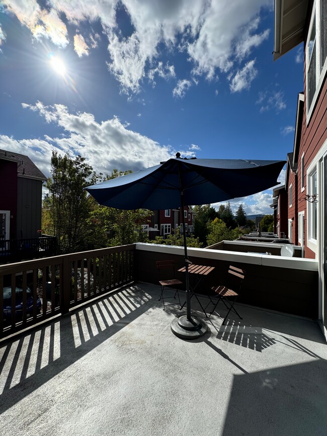 Building Photo - 2455 NE Park Dr