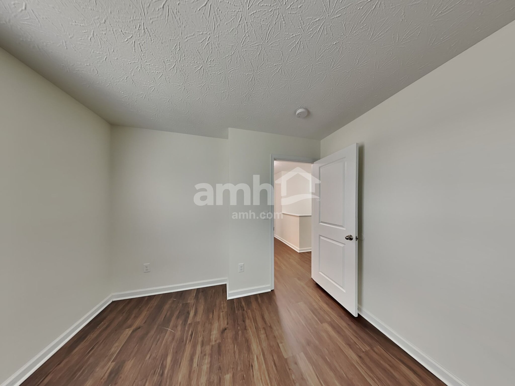 Building Photo - 99 Wooded Ridge Dr