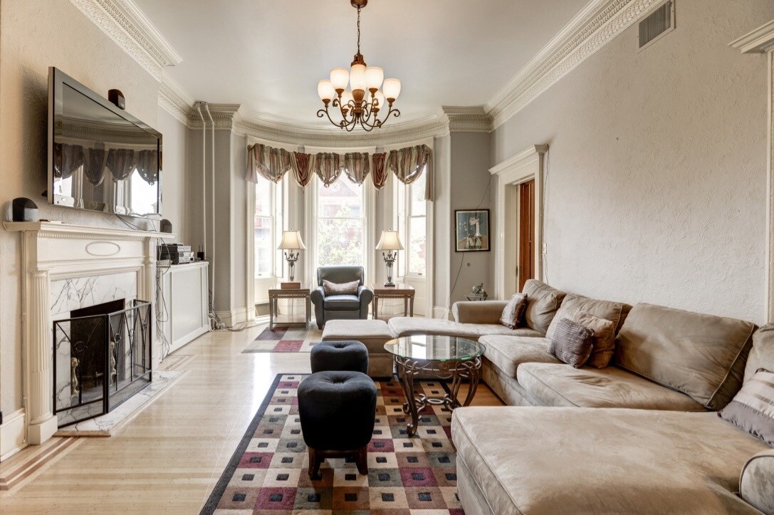 Living arera - 106 E Chase St