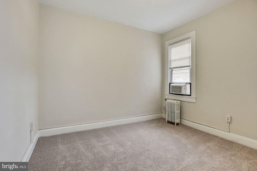 Bedroom 2 - 2873 Mayfield Ave