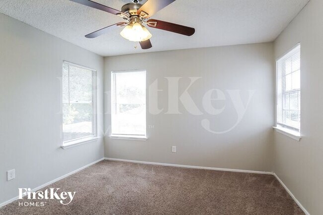 Building Photo - 6610 Cove Lake Dr