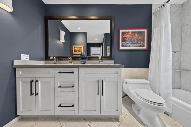 Building Photo - 6515 Bay Club Dr