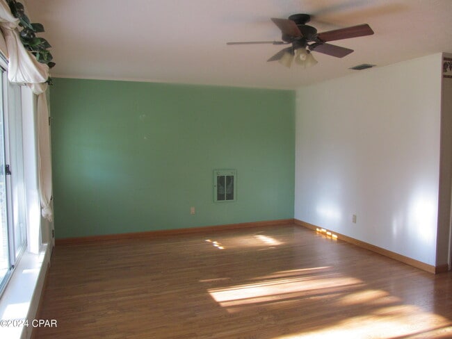 Building Photo - 5104 Beach Dr