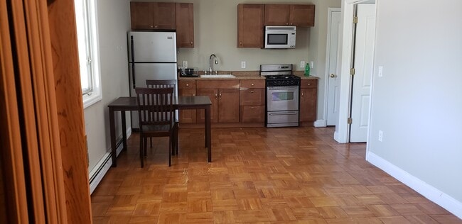 Primary Photo - 10 Arbutus Ave
