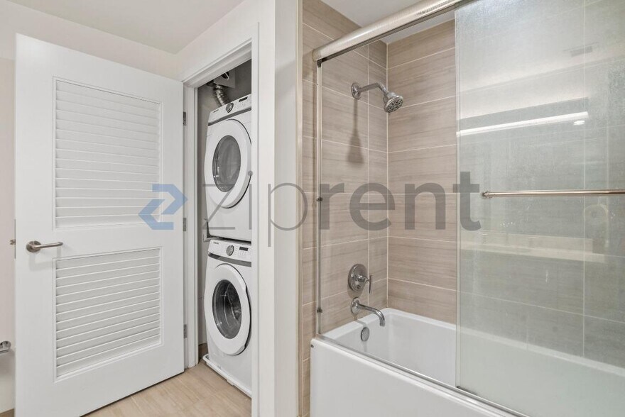 Building Photo - Unit 10710