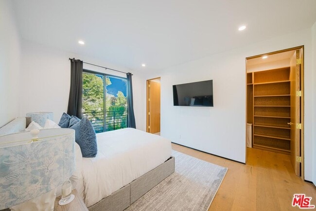 Building Photo - 5141 Varna Ave